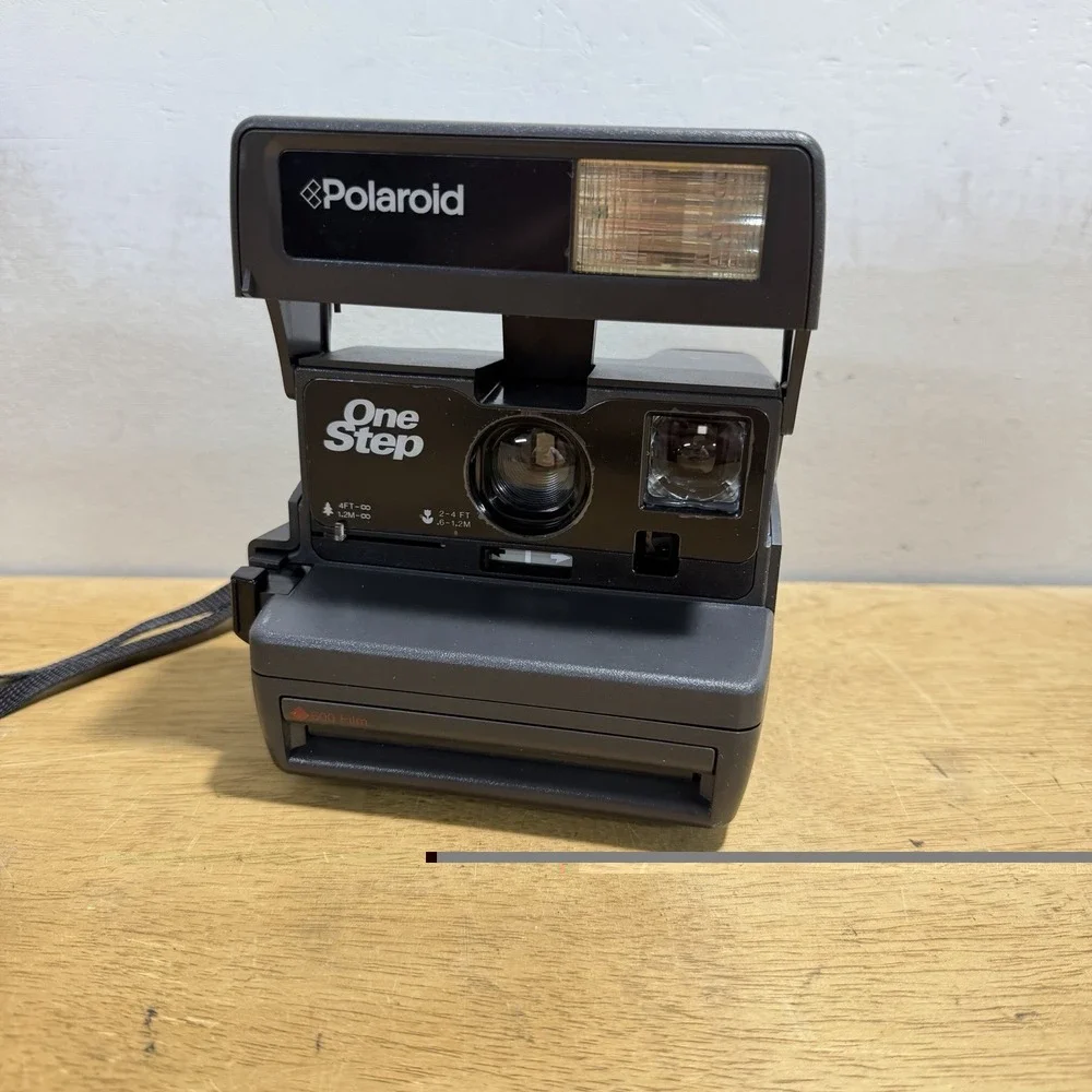 Vintage Polaroid OneStep 600 Instant Film Camera Black w/ Flash 600 Film Type